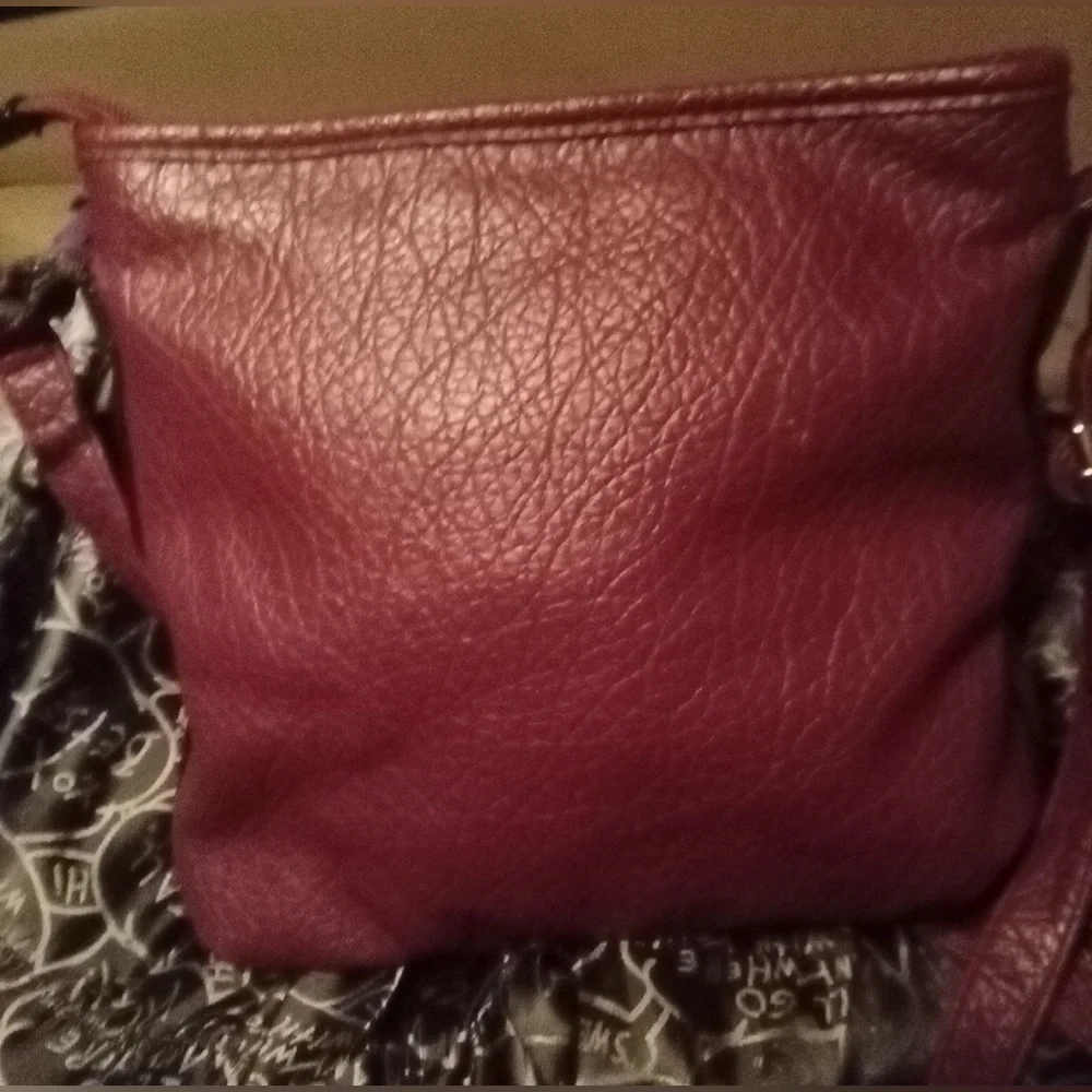 🛑 SOLD on MARKETPLACE 🛑  
Rosetti Plum Shoulder Bag 💗 PRETTY - Picture 3 of 3